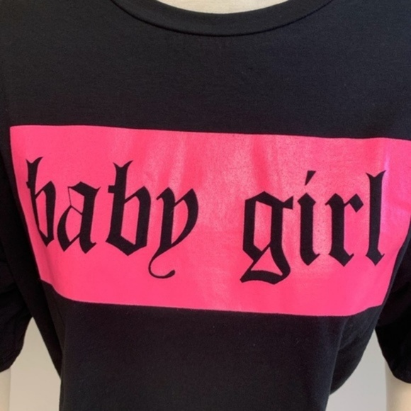 Cropped Graphic Elbow Tee - Picture 6 of 6